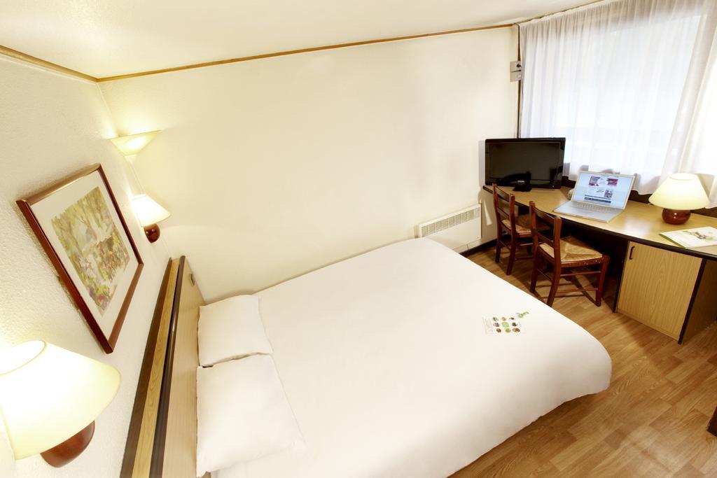 ก็องปานีล แซนต์ Hotel แซ็งต์ ภายนอก รูปภาพ