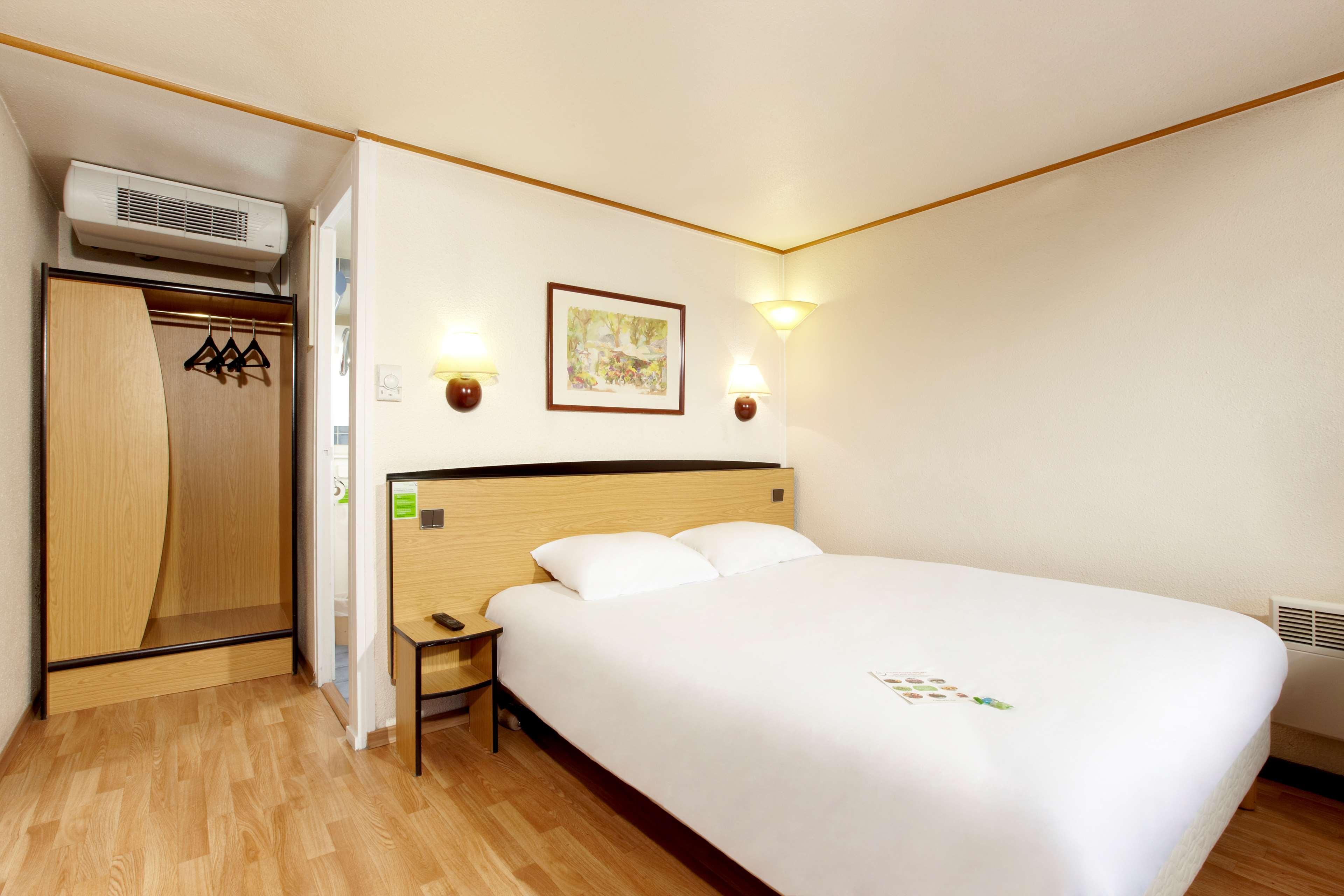 ก็องปานีล แซนต์ Hotel แซ็งต์ ภายนอก รูปภาพ