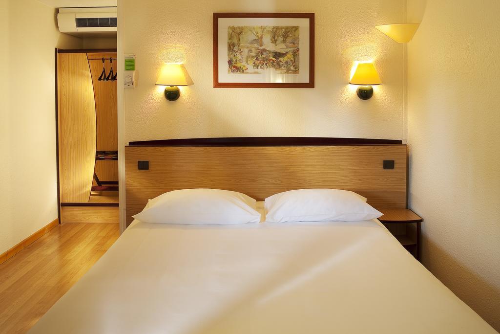 ก็องปานีล แซนต์ Hotel แซ็งต์ ภายนอก รูปภาพ