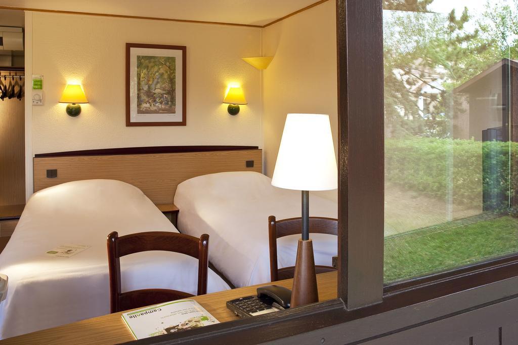 ก็องปานีล แซนต์ Hotel แซ็งต์ ภายนอก รูปภาพ